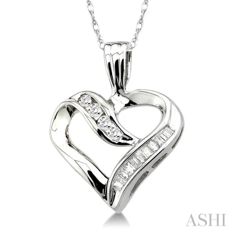 1/4 Ctw Diamond Heart Pendant in 10K White Gold with Chain