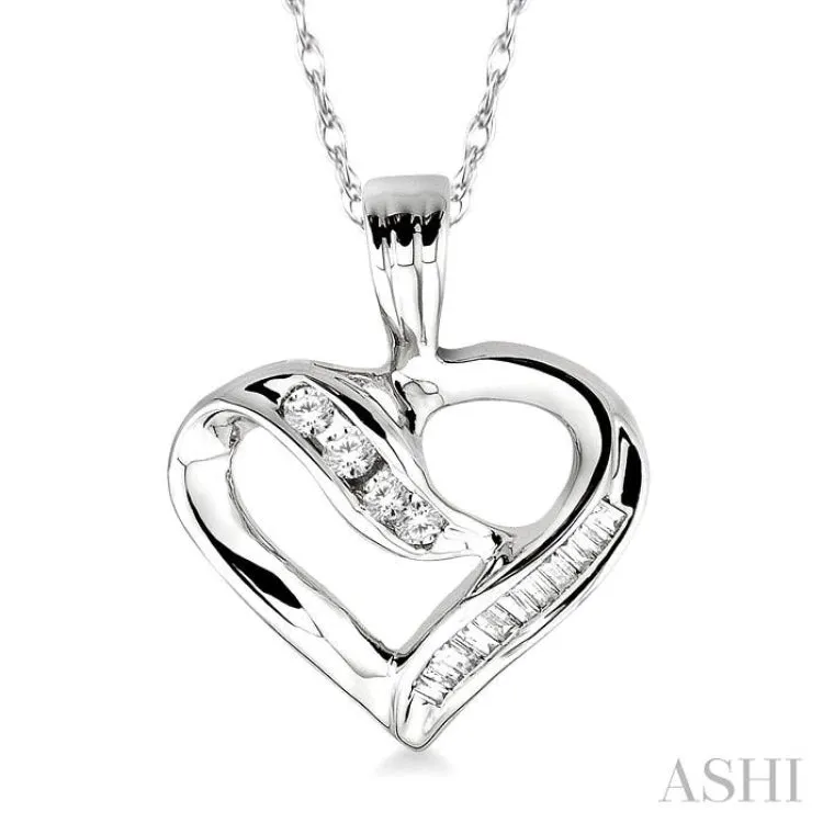 1/4 Ctw Diamond Heart Pendant in 10K White Gold with Chain