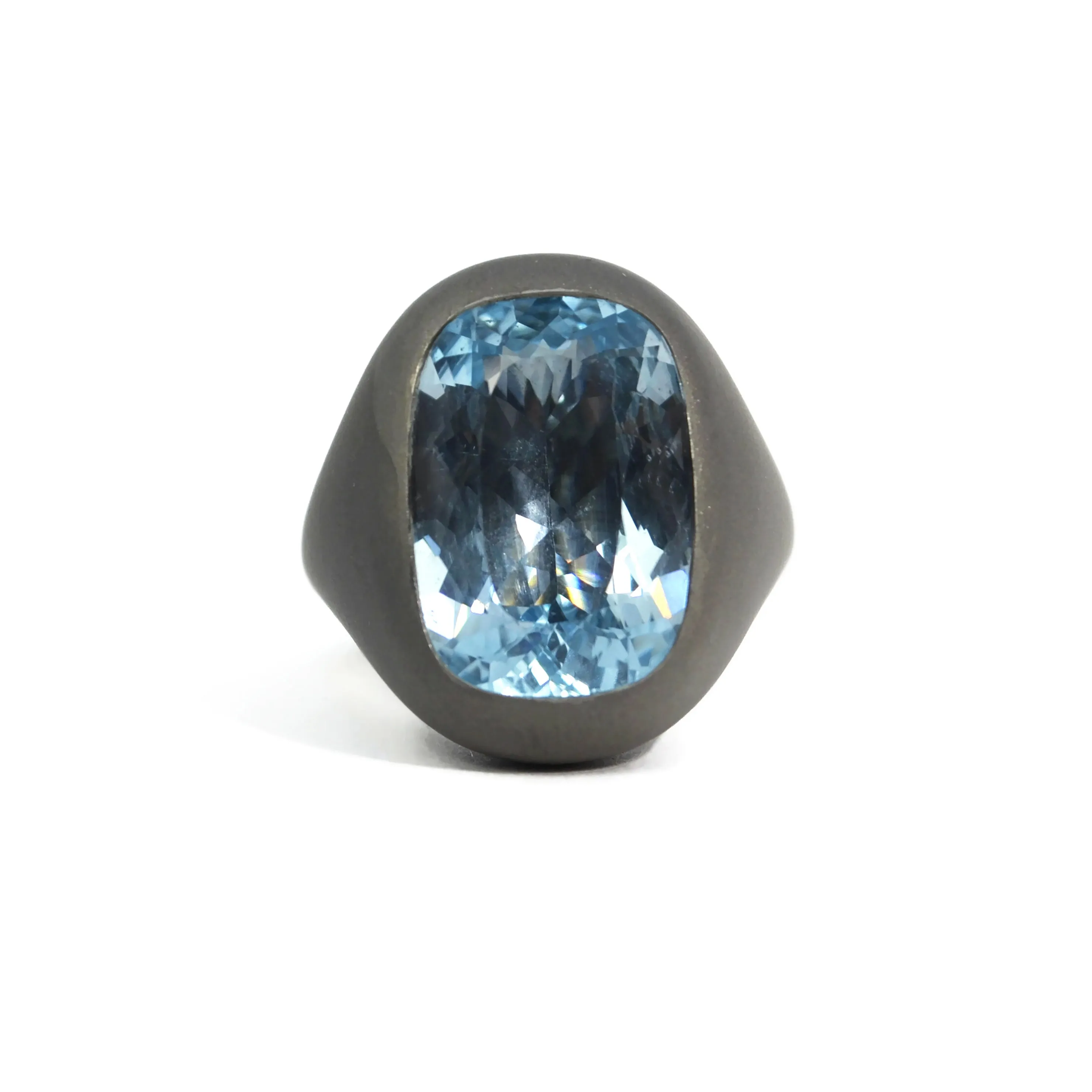 A & Furst - Essential - Cocktail Ring with Sky Blue Topaz, Titanium and 18k Yellow Gold