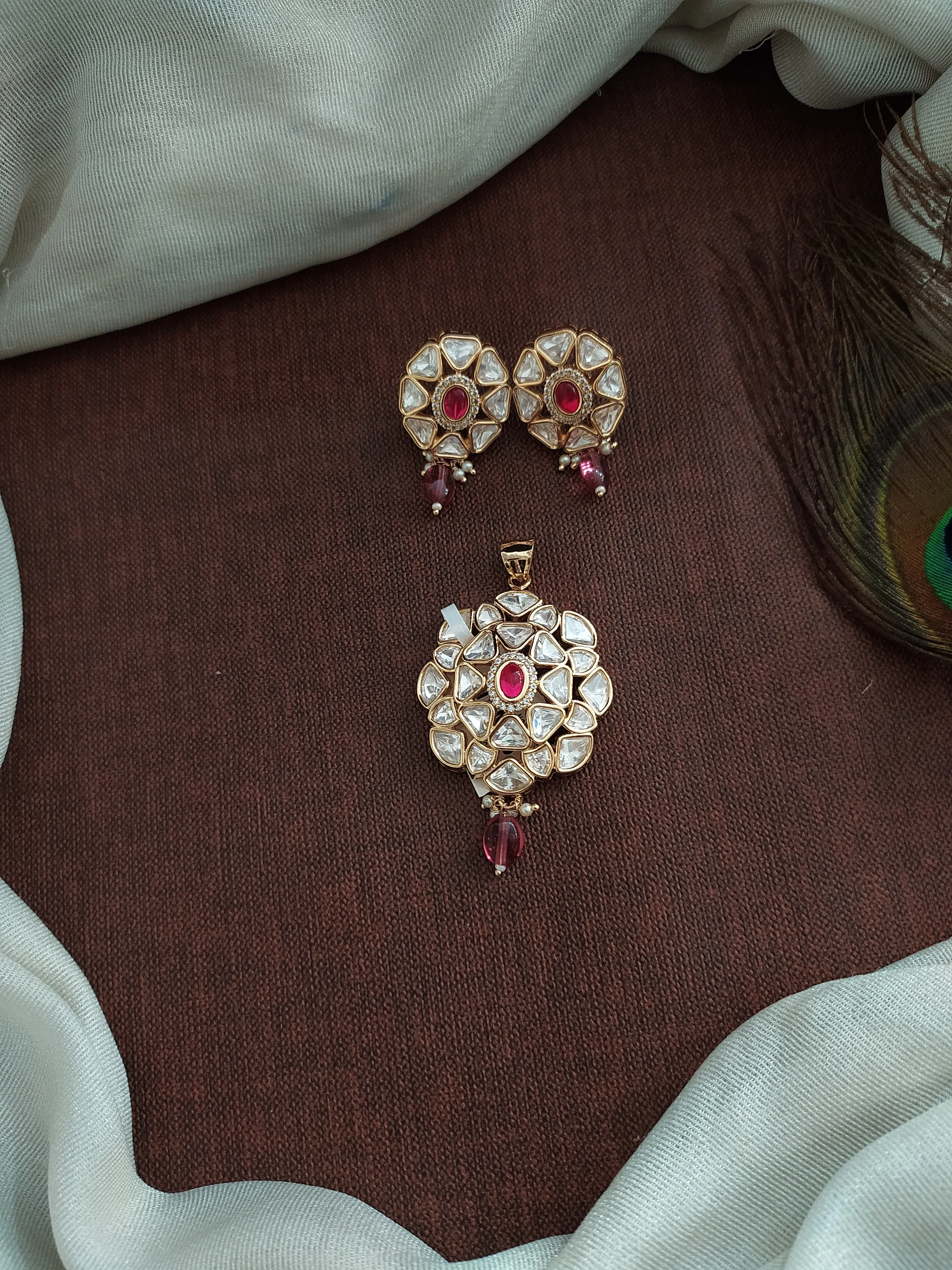 Kundan Pendant with Studs Crafted with Uncut Diamond Stones