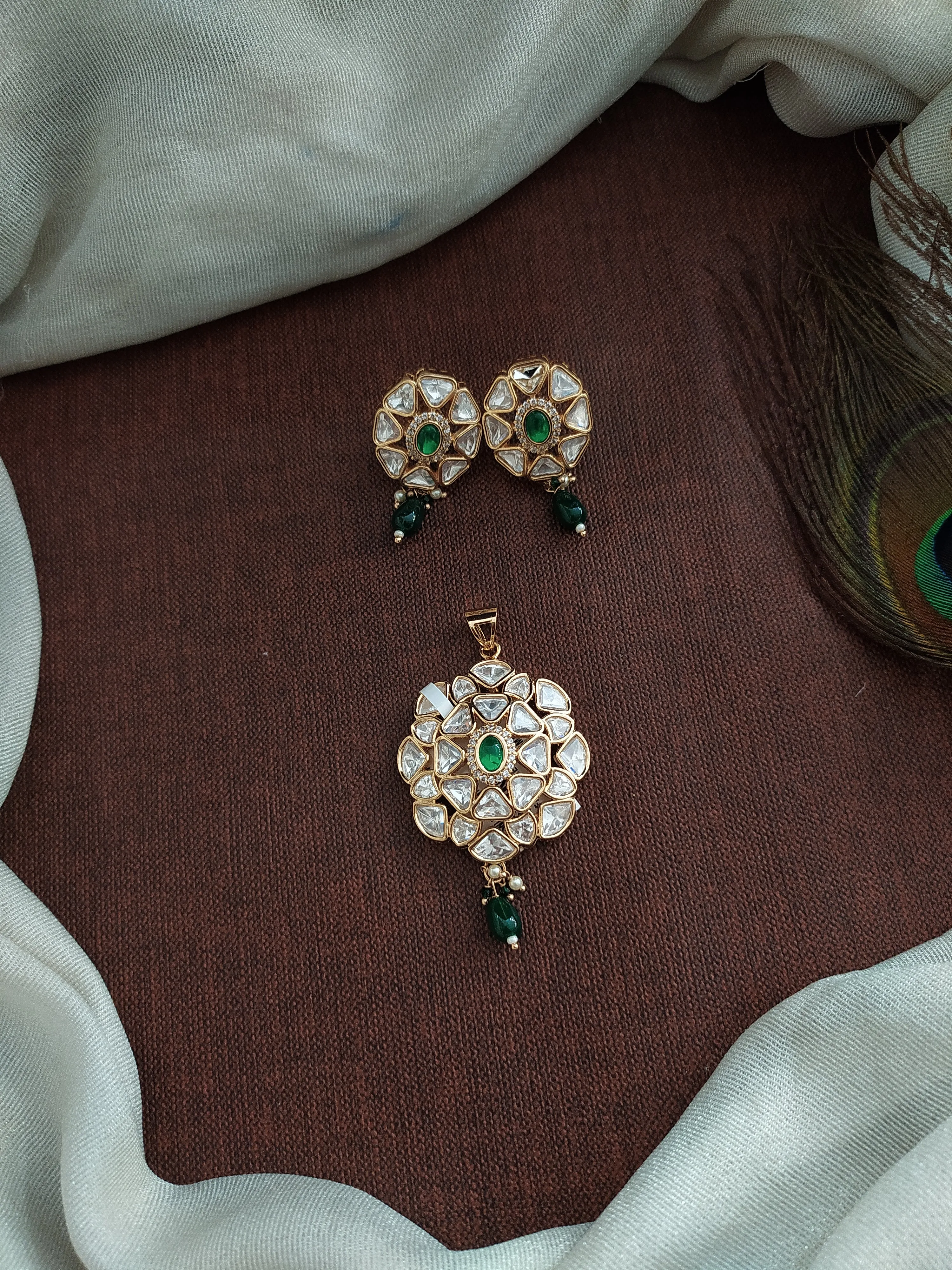 Kundan Pendant with Studs Crafted with Uncut Diamond Stones