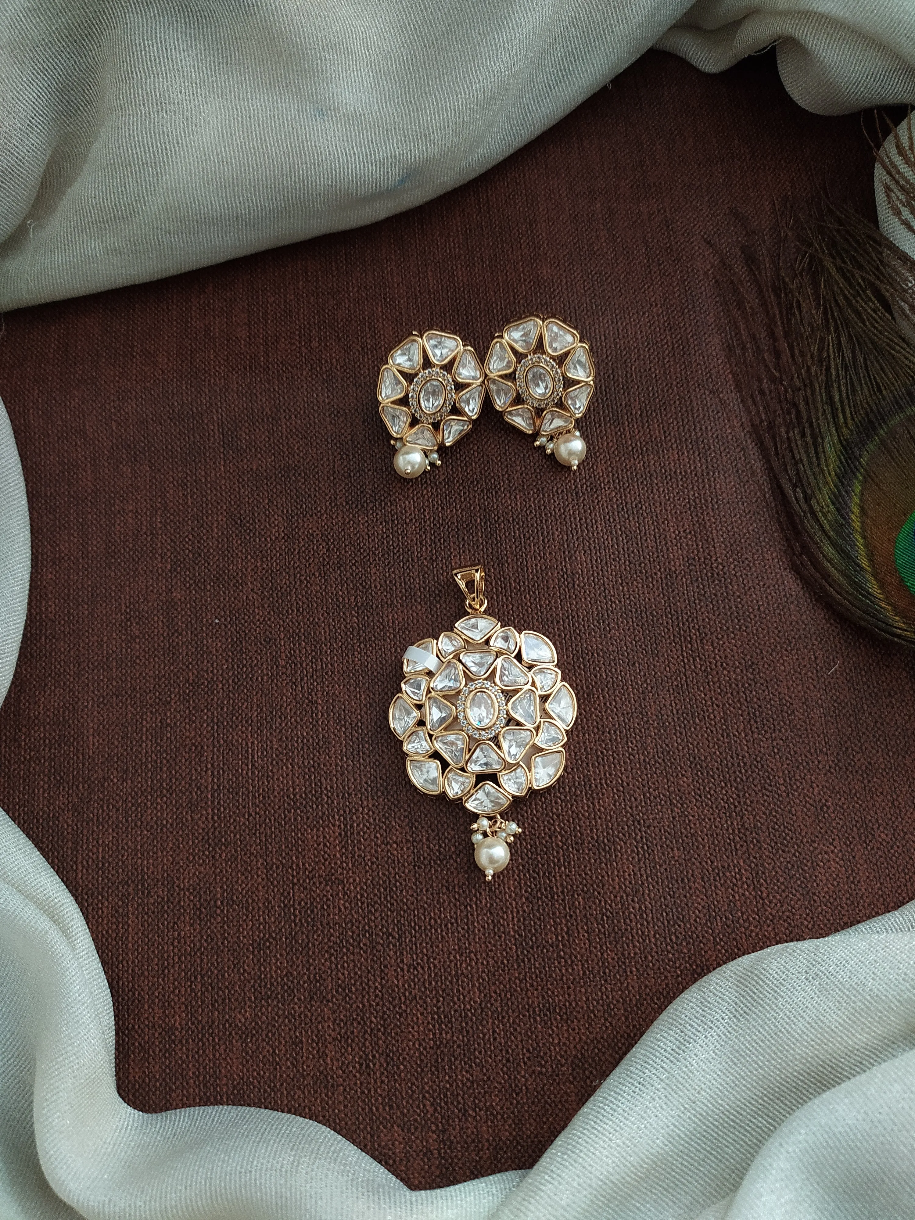 Kundan Pendant with Studs Crafted with Uncut Diamond Stones