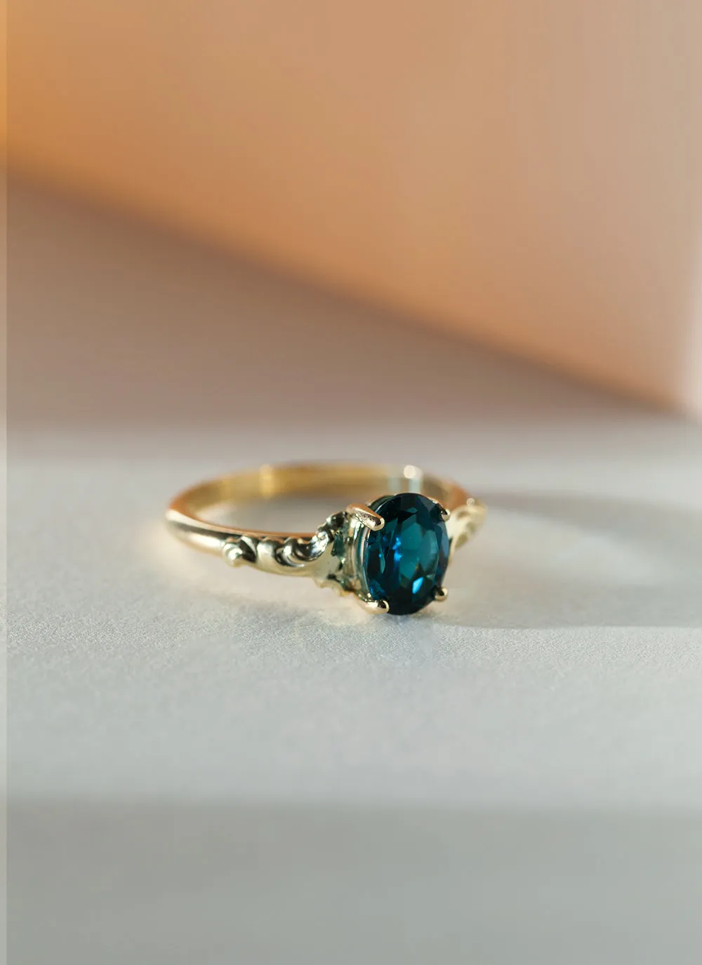 Kunna london blue topaz ring 14k gold