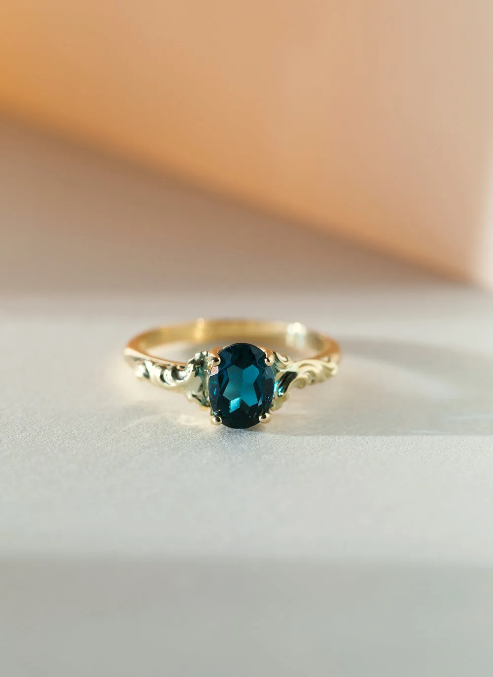 Kunna london blue topaz ring 14k gold