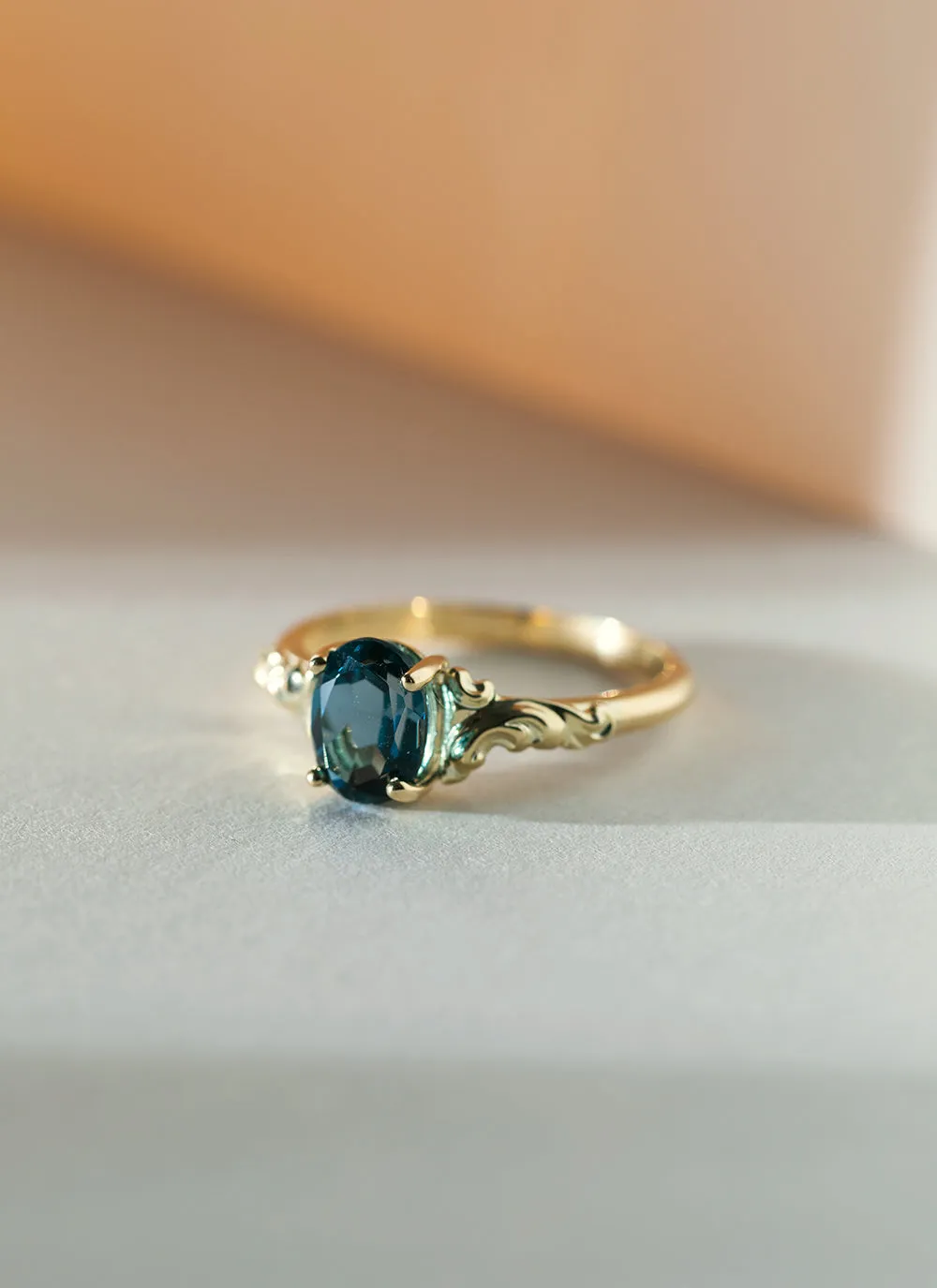 Kunna london blue topaz ring 14k gold