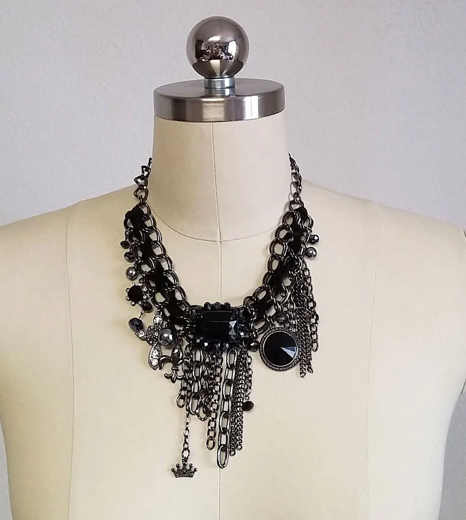 *NEW - DRAMATIC MULTICHAIN & SPARKLING FACETED BLACK CRYSTALS, GRAY PEARLS & RHINESTONE CHARM NECKLACE & EARRING SET